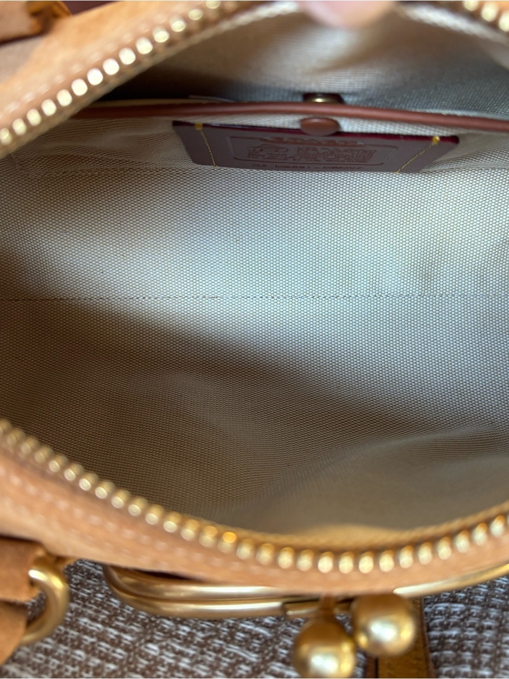 COACH Kisslock Barrel 28 in Caramel suede - Picture 6 of 7